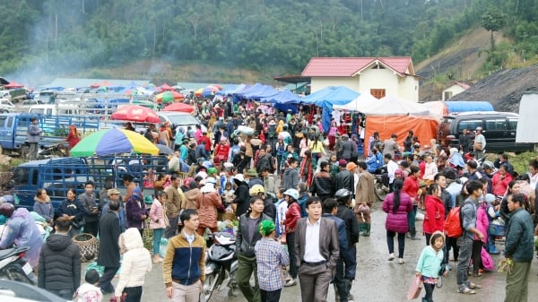 When two Vietnamese and Lao villages live together