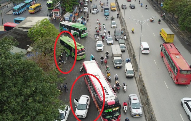 Why is it proposed to remove the regulation on passenger cars turning around on Kim Dong Street? photo 4