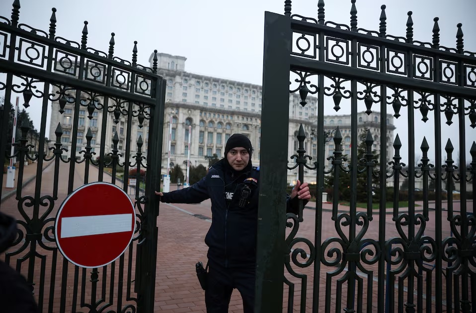 Romania unexpectedly cancels presidential election results, parties react to picture 1