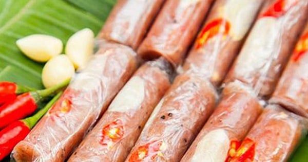 Vietnamese fermented pork roll is among the world's most delicious spicy dishes.