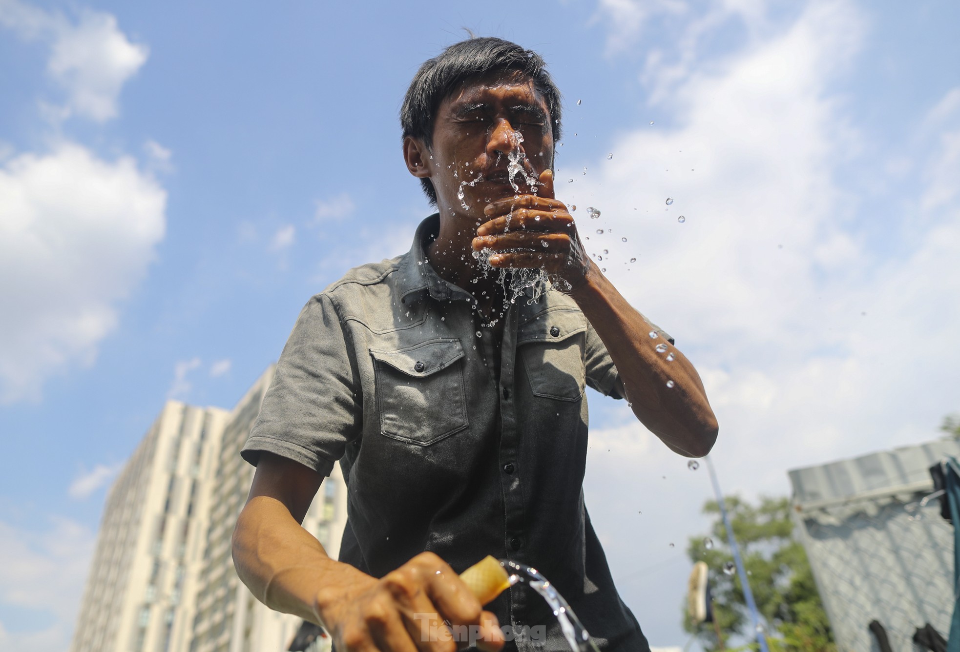 Los residentes de la ciudad de Ho Chi Minh sufren un calor de 40 grados (foto 10)