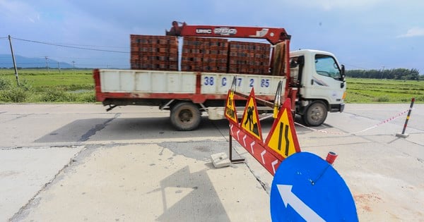 3km of National Highway 1A through Ha Tinh is patched up like a 'torn shirt'