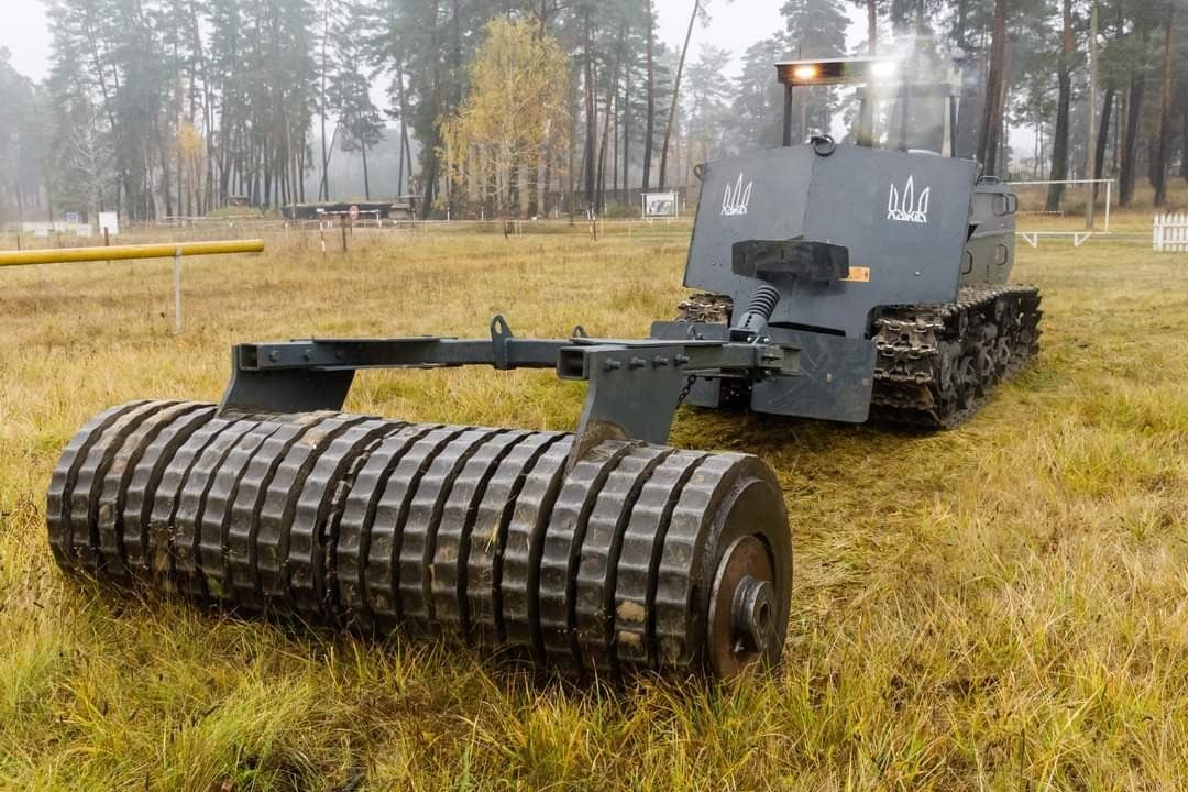 Украина «трансформирует» трактор в машину для разминирования, преодолевая самую большую проблему со времен Второй мировой войны