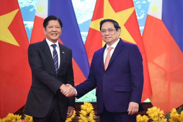 El primer ministro Pham Minh Chinh y el presidente filipino Ferdinand Romualdez Marcos Jr.