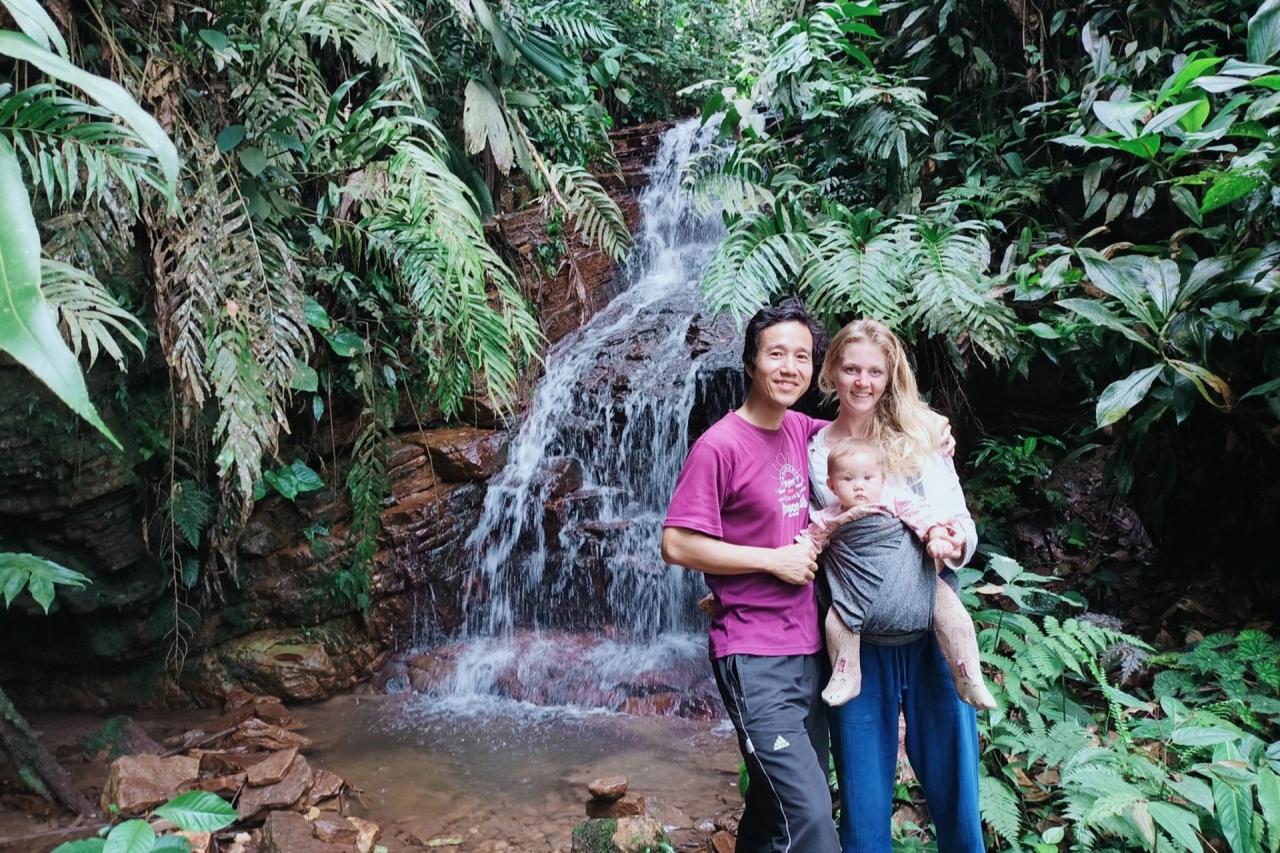 Beautiful American girl follows her Vietnamese husband back to the countryside, only eating fruit to live