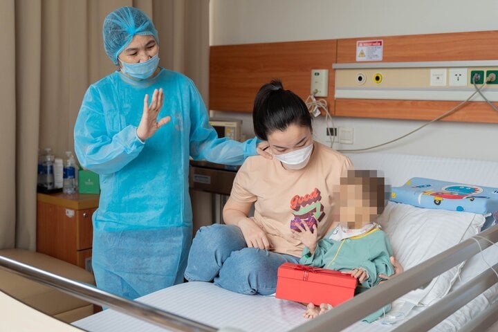 Mrs. H.T.L - grandmother of baby B.L.C (far left) recovered quickly and was discharged from the hospital just 5 days after liver donation surgery.