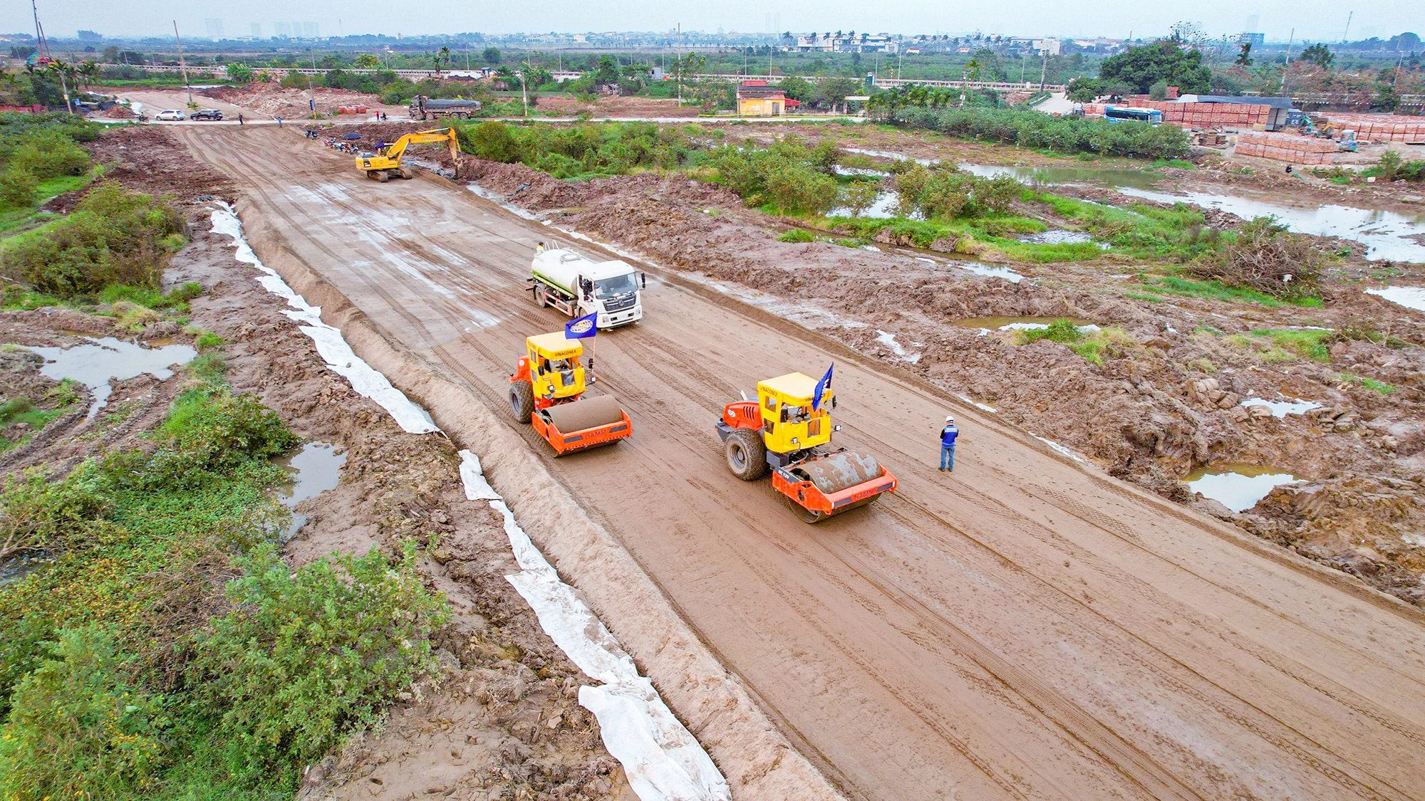 Đại công trường giao thông Thủ đô tất bật sau Tết
- Ảnh 1.