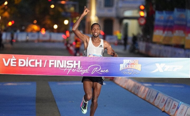 男子42キロ競技ではディノ・セフィールが優勝した。