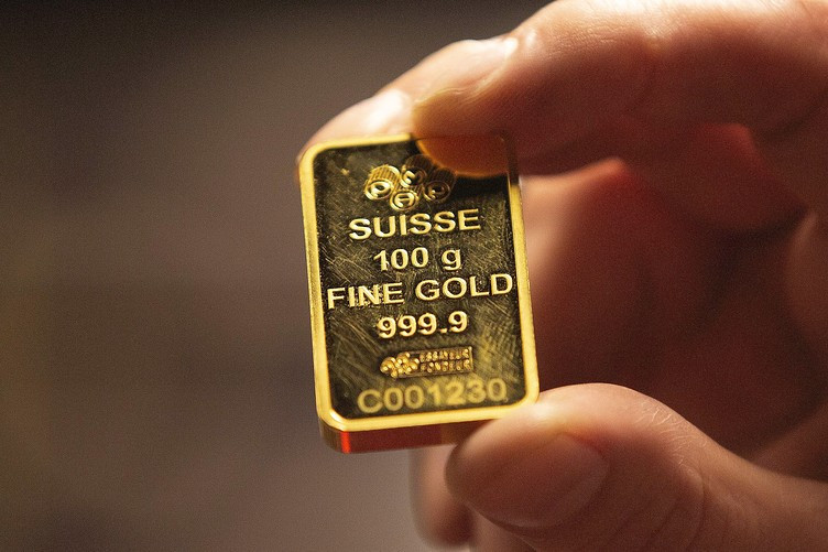 Gold price today April 6, 2024: World price skyrockets, SJC falls from peak of 82 million VND