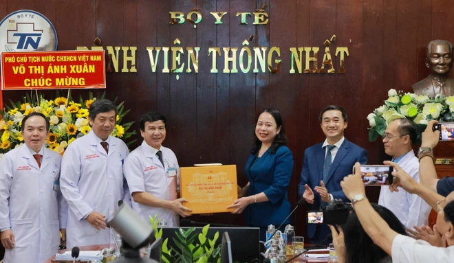 Phó Chủ tịch nước thăm, chúc mừng Ngày Thầy thuốc Việt Nam tại TP Hồ Chí Minh