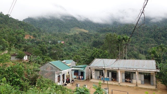 Ở một nơi, giáo viên phải 'giành' học trò với… cây đót- Ảnh 3.