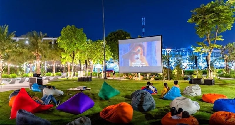 Projections de films en plein air à Ho Chi Minh-Ville dans la zone du festival international du film 2024 image 1