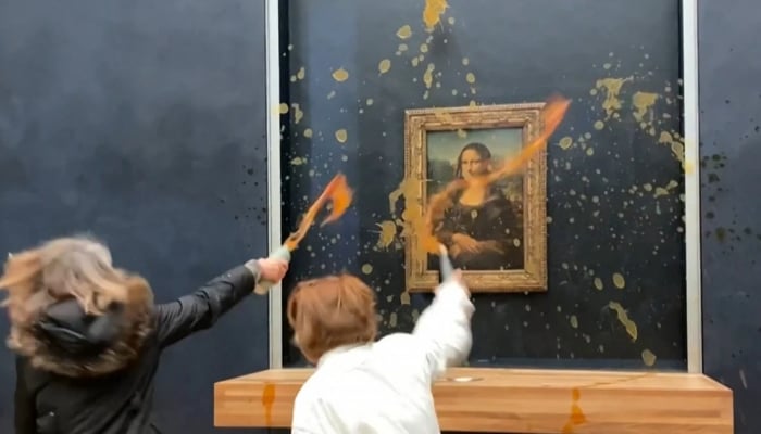 Protesters throw soup at Mona Lisa painting in Paris