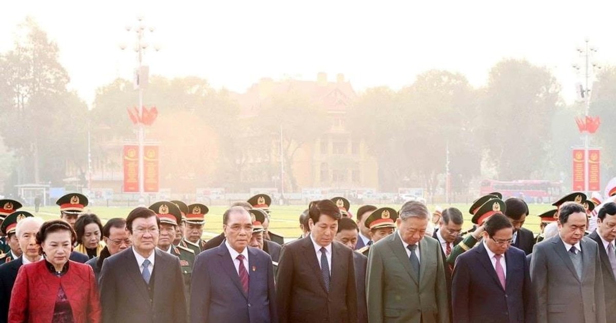 Dirigentes del Partido, del Estado y de la Comisión Militar Central visitan el Mausoleo del Presidente Ho Chi Minh