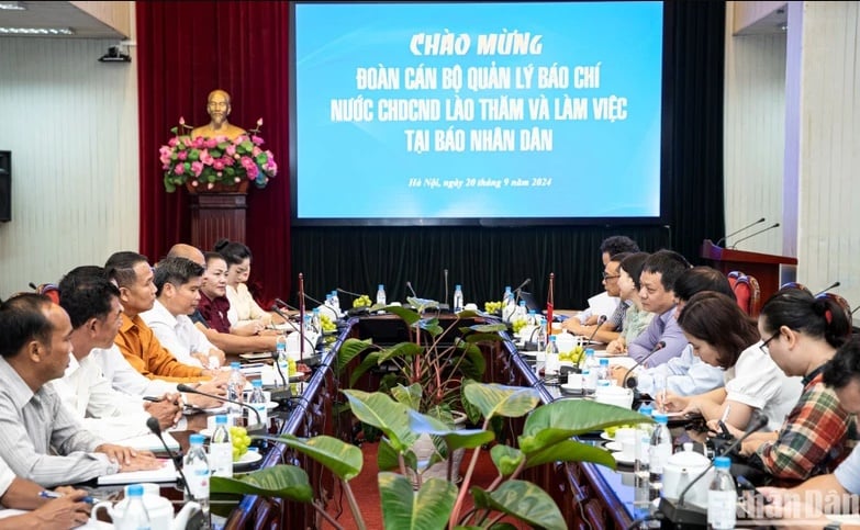 Journal du peuple, République démocratique populaire du Laos, photo 1