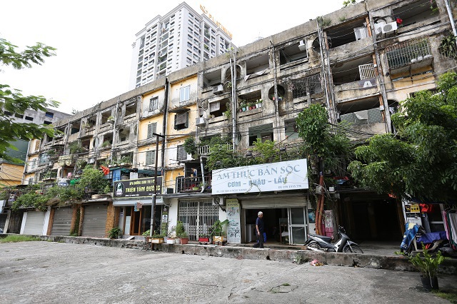 El Ministerio de Construcción exige a las localidades que aceleren la renovación y reconstrucción de los antiguos edificios de apartamentos y reubiquen a los residentes en los antiguos edificios de apartamentos peligrosos.