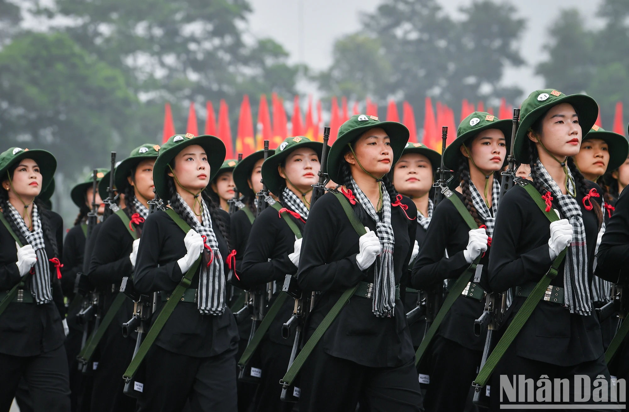 [Foto] Desfile y ensayo para celebrar el 70 aniversario de la victoria de Dien Bien Phu foto 13