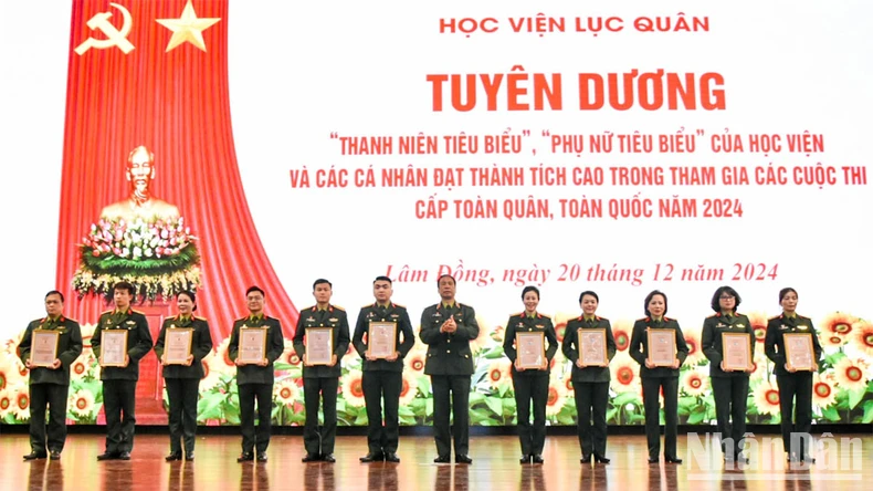 Học viện Lục quân tuyên dương các tập thể và cá nhân tiêu biểu trong đợt thi đua cao điểm ảnh 3