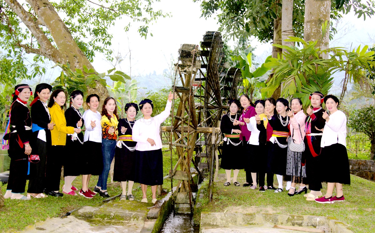 Phát triển du lịch Hà Giang trong liên kết vùng Đông - Tây Bắc - Ảnh 2.