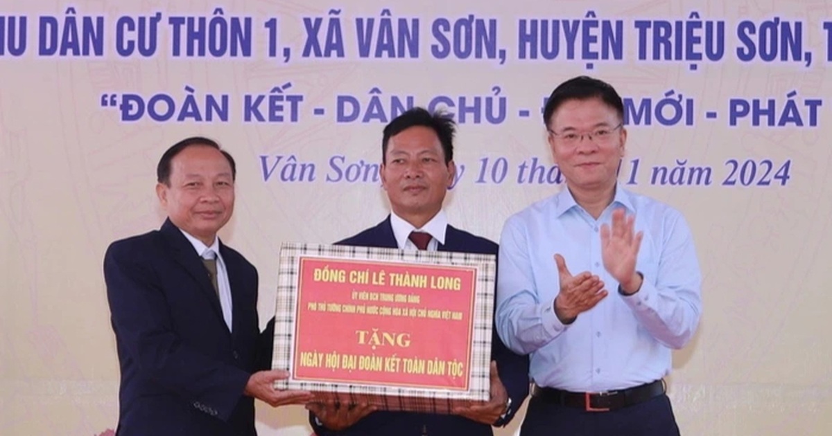 Phó Thủ tướng Lê Thành Long dự Ngày hội Đại đoàn kết dân tộc tại Thanh Hóa