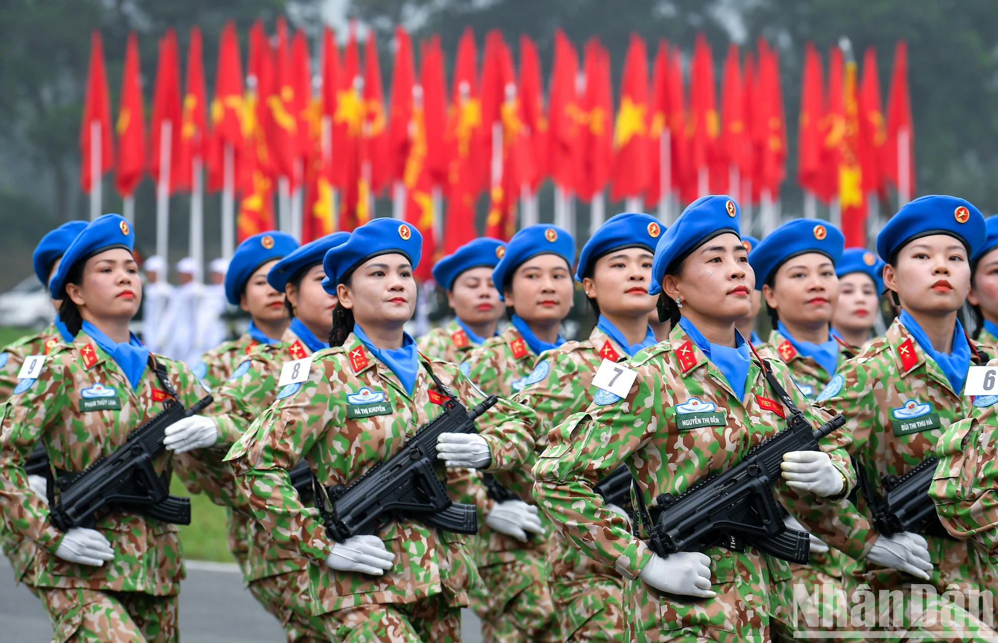 [Foto] Desfile y ensayo para celebrar el 70 aniversario de la victoria de Dien Bien Phu foto 8