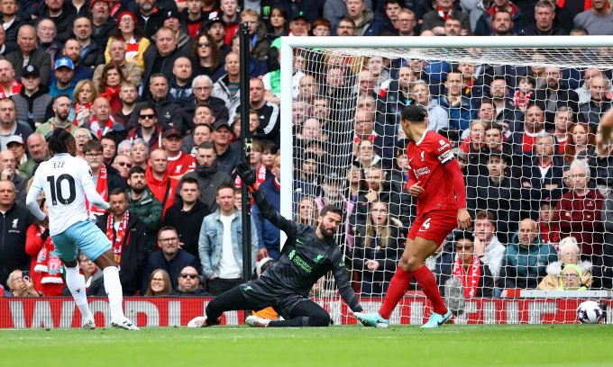 Eze (numéro 10) a marqué le seul but du match. Photo : Reuters