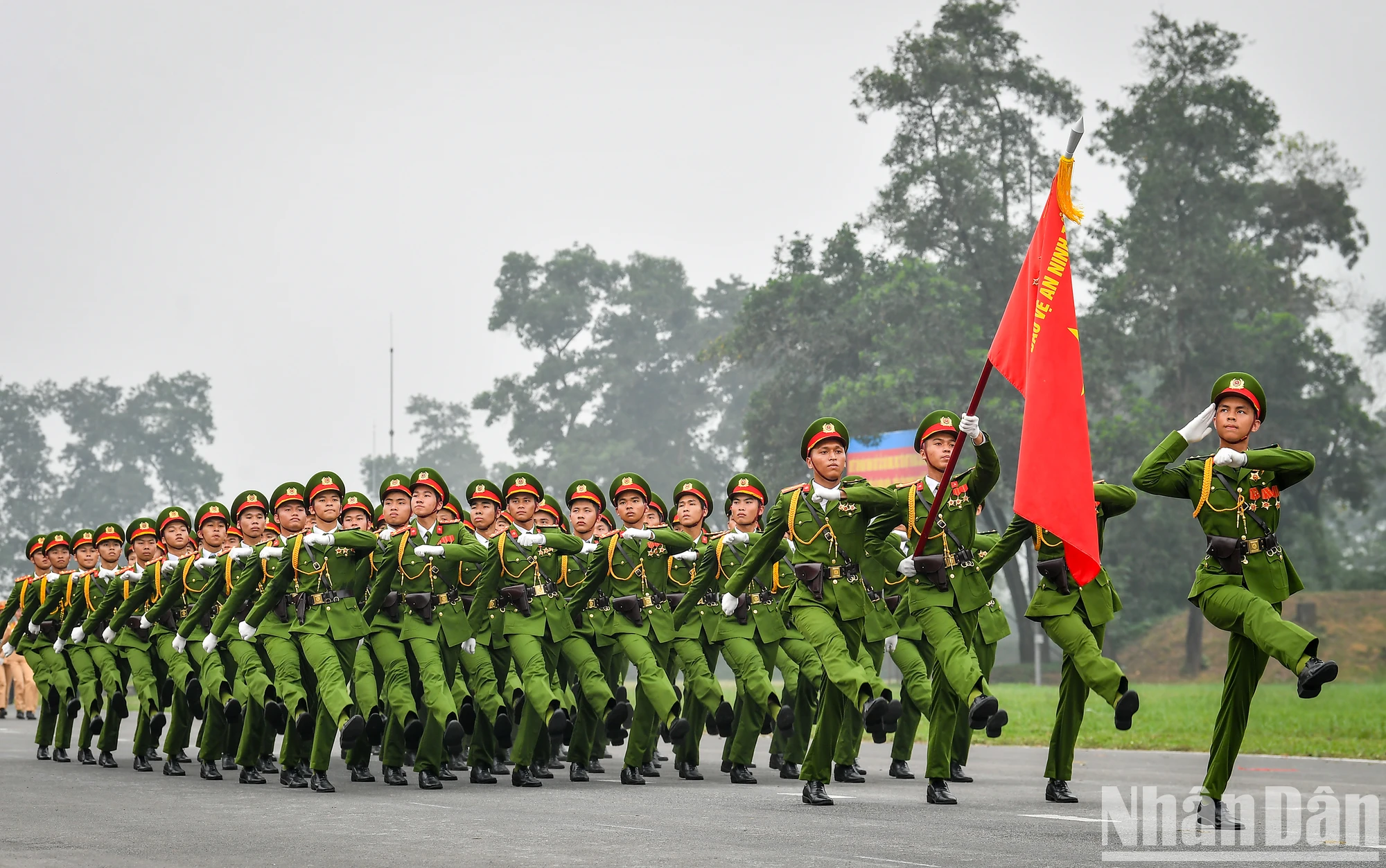 [Foto] Desfile y ensayo para celebrar el 70 aniversario de la victoria de Dien Bien Phu foto 9