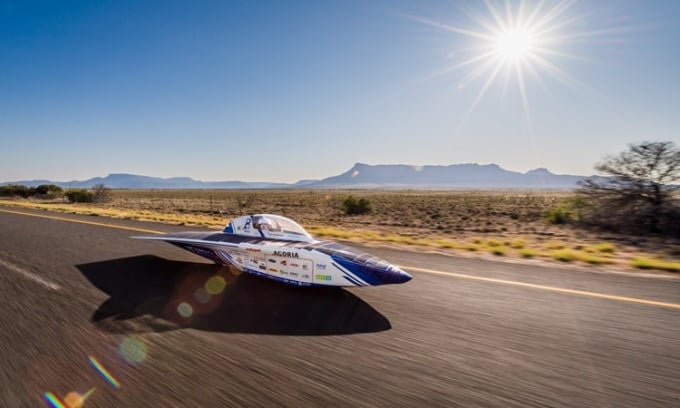 Xe điện mặt trời tham gia giải đua World Solar Challenge. Ảnh: Composite World