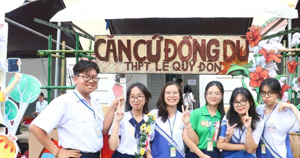 10.000 estudiantes destacados de la ciudad de Ho Chi Minh asisten al tradicional festival de acampada