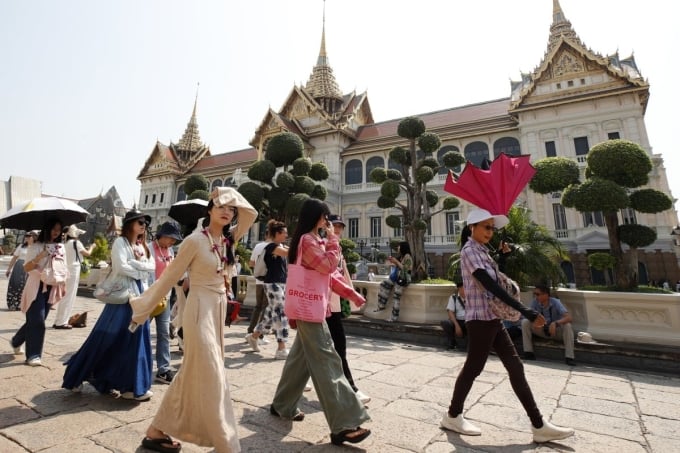 Des touristes chinois visitent le Grand Palais thaïlandais à Bangkok le 29 janvier. Photo : EPA-EFE