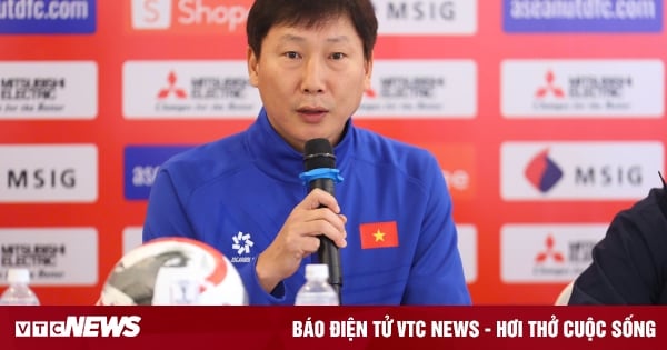 HLV Kim Sang-sik chờ đợi sự khác biệt từ Nguyễn Xuân Son.