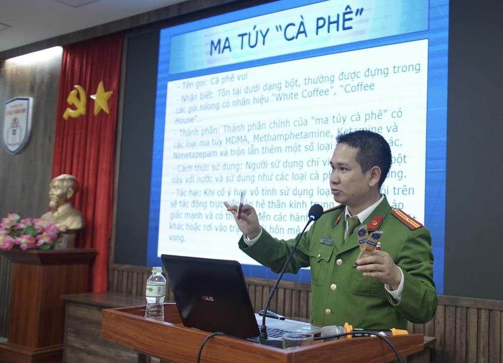 การค้นพบยาใหม่บุกโรงเรียน ภาพ 1
