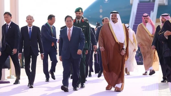 El primer ministro Pham Minh Chinh llega a Riad y comienza un viaje de trabajo para asistir a la cumbre ASEAN-CCG y visitar Arabia Saudita