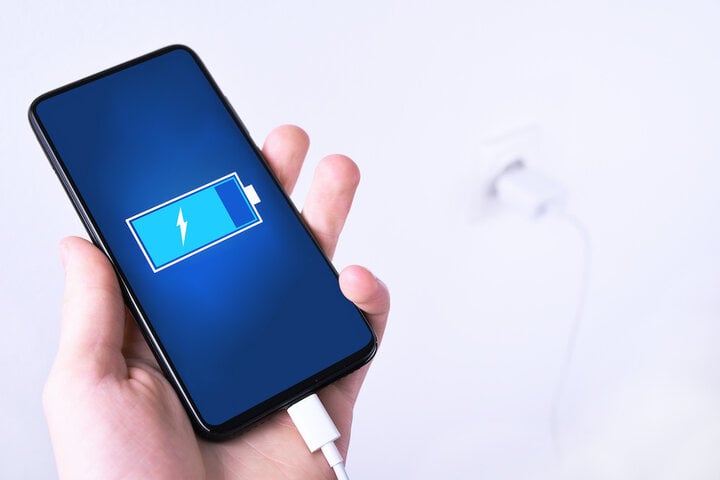 Comment réparer une batterie de téléphone qui n'est pas complètement chargée.