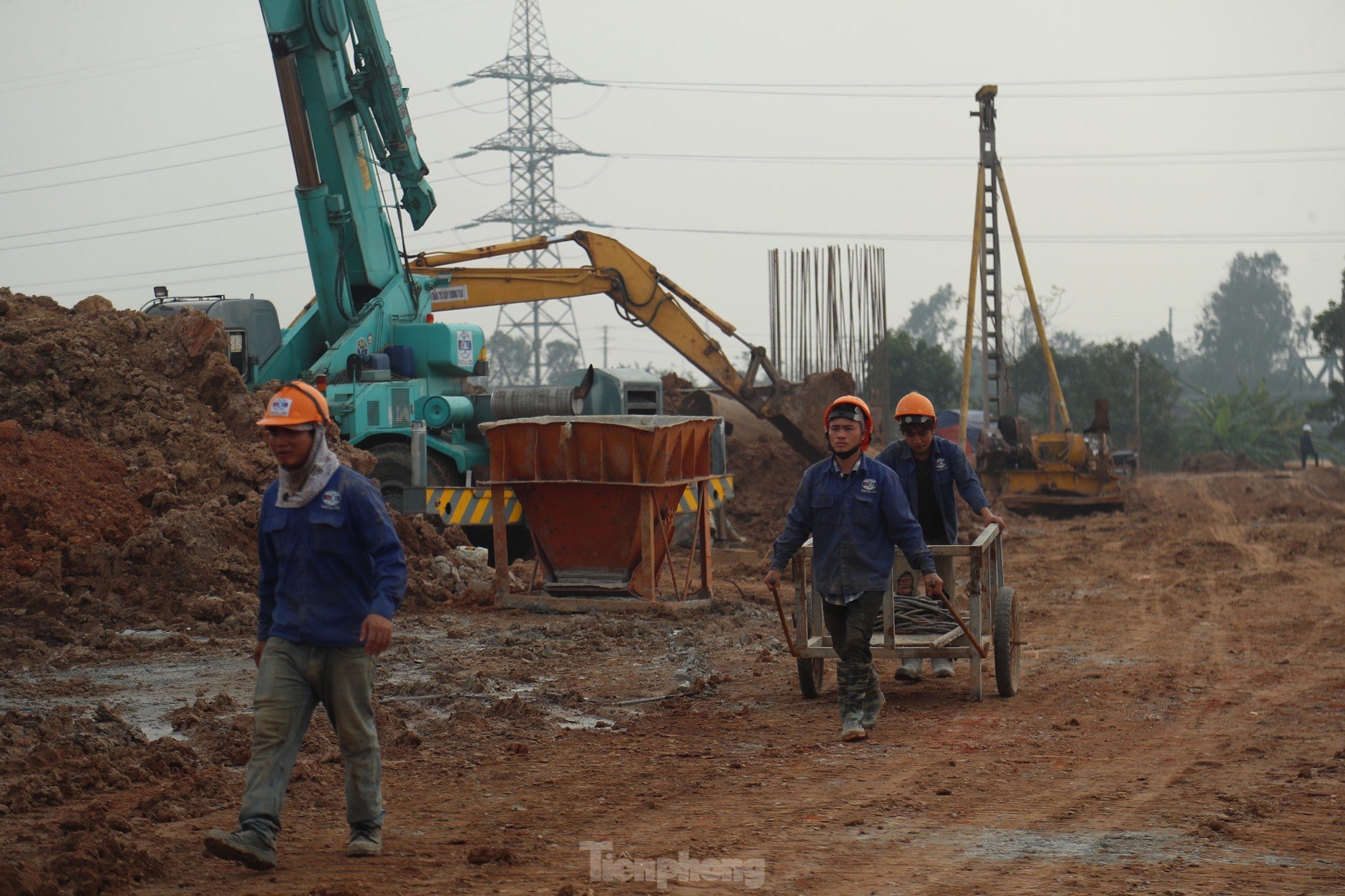 環状道路4号線の建設工事が活発に行われている - テト休暇中の首都圏の写真6