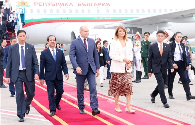 Bulgarischer Präsident in Hanoi eingetroffen und beginnt offiziellen Besuch in Vietnam