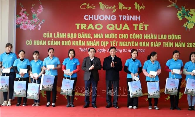 Phó Chủ tịch Quốc hội Nguyễn Khắc Định thăm, tặng quà Tết tại Thái Bình