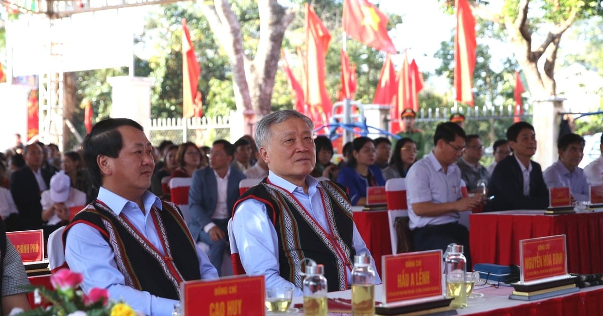 Phó Thủ tướng Thường trực Nguyễn Hòa Bình dự Ngày hội Đại đoàn kết toàn dân tộc tại làng Ia Nueng