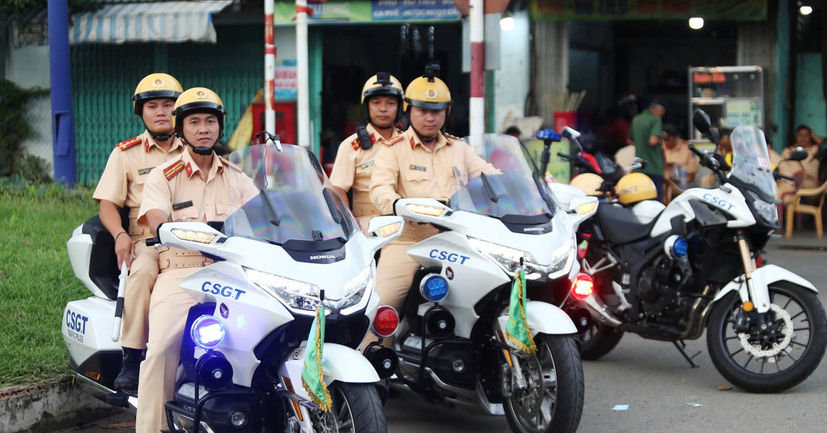 Verkehrspolizei von Ho-Chi-Minh-Stadt weist den Weg zum Organtransport, um Leben zu retten