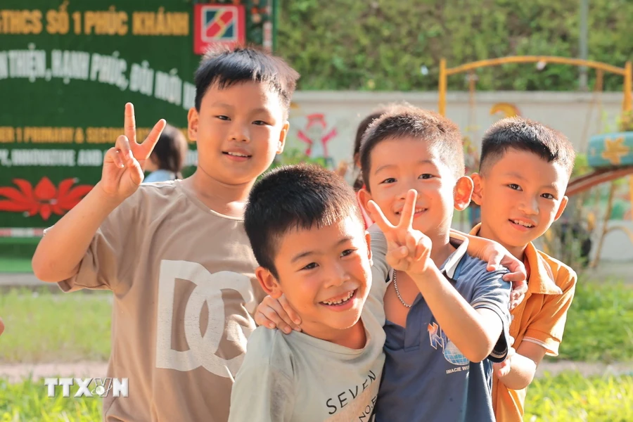 Lao Cai: 107 Schüler des Dorfes Lang Nu kehren nach der Flut in die Schule zurück