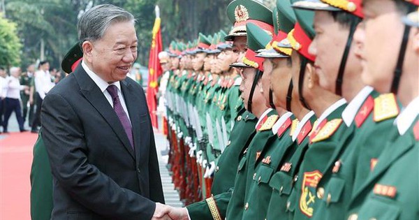 El Secretario General To Lam visita y trabaja en el Comando Militar de la provincia de Binh Duong