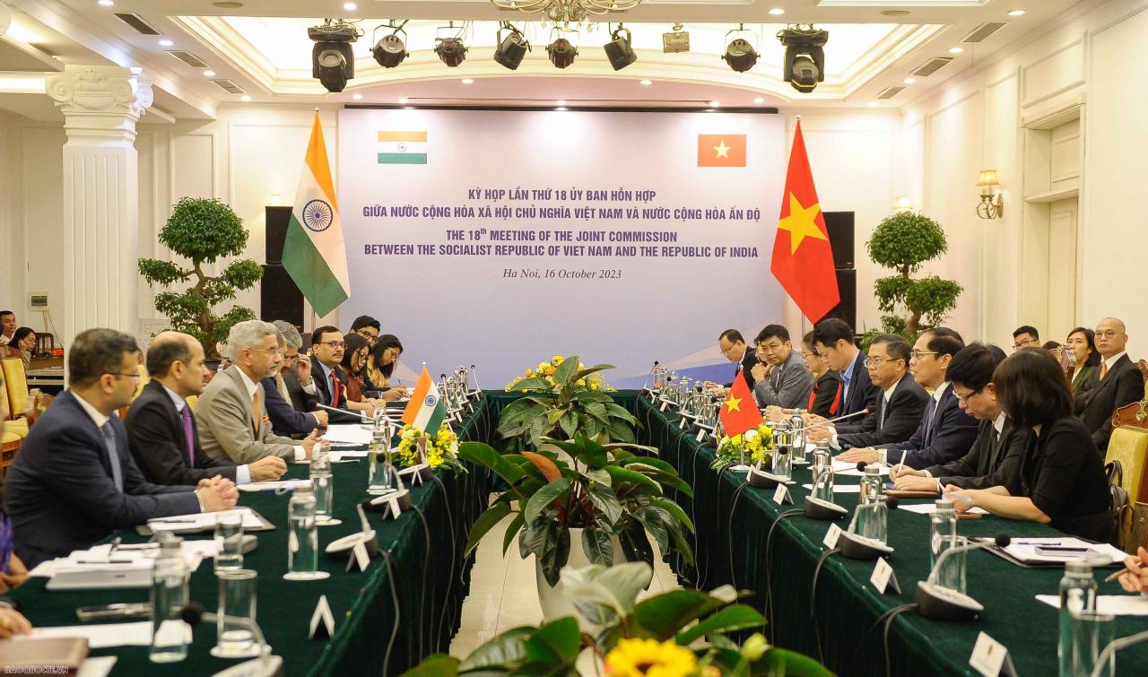 Bộ trưởng Ngoại giao Bùi Thanh Sơn đón Bộ trưởng Ngoại giao Ấn Độ S. Jaishankar Bộ trưởng Ngoại giao Bùi Thanh Sơn và Bộ trưởng Ngoại giao S. Jaishankar đồng chủ trì kỳ họp Ủy ban hỗn hợp Việt Nam-Ấn Độ