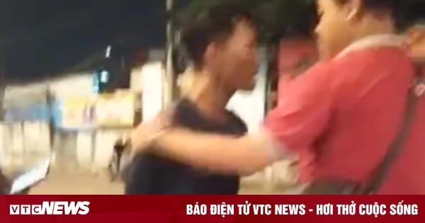 Police investigate why a man was handcuffed and beaten in the middle of the street in Ho Chi Minh City