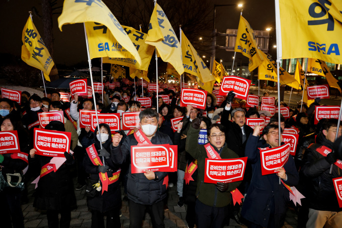 South Korean doctors protest in front of the presidential office in Seoul on February 22. Photo: Reuters