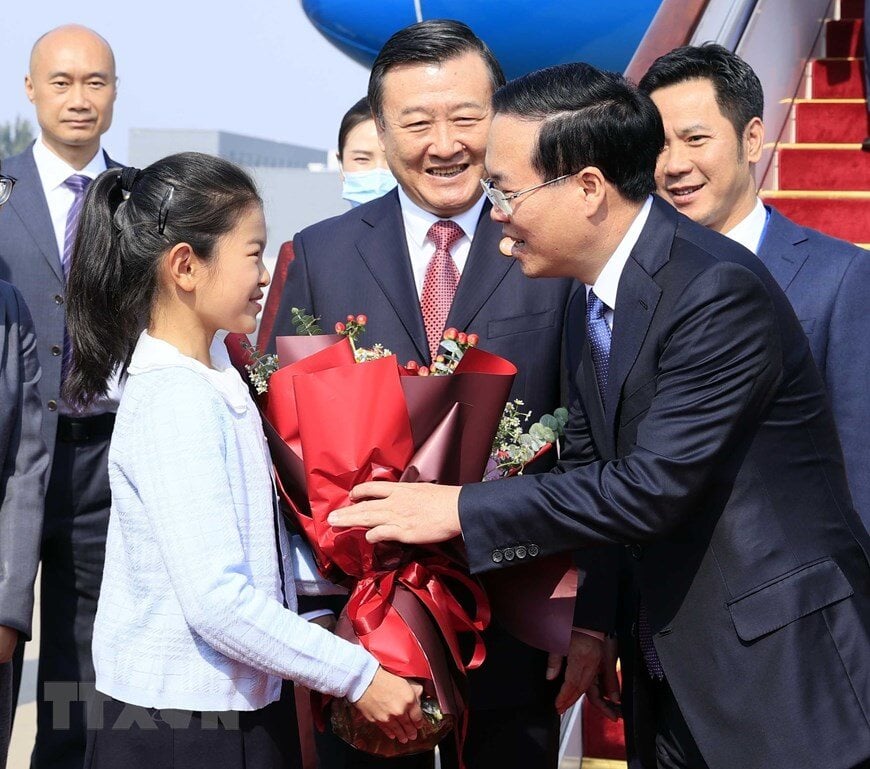 Präsident Vo Van Thuong kommt in Peking an und beginnt sein Programm zur Teilnahme am BRF