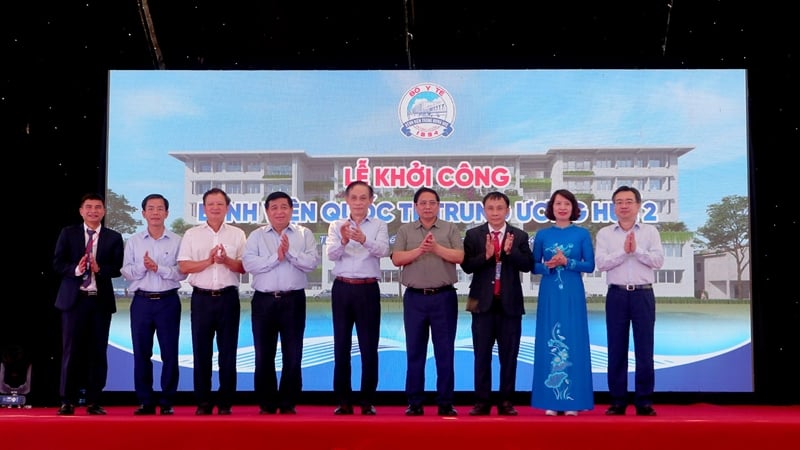 Le Premier ministre Pham Minh Chinh assiste à la cérémonie d'inauguration de l'hôpital international central de Hué 2