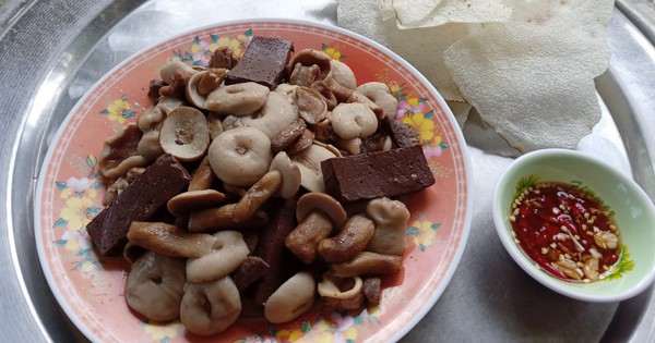 Stir-fried bitter mushrooms with pork offal