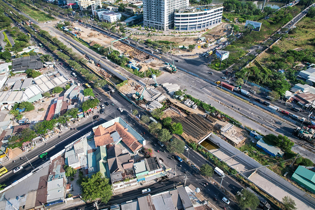 Giao thông áp lực vì tăng tốc các công trình trọng điểm- Ảnh 1.