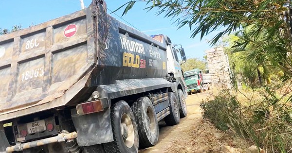 'Khoáng tặc' công khai lộng hành