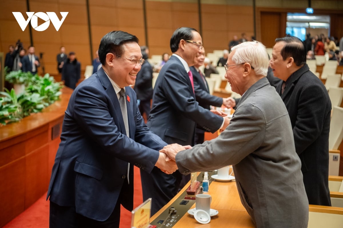 chu tich quoc hoi vuong Dinh hue gap mat nguyen lanh dao quoc hoi hinh anh 1
